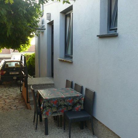 Apartment Branimir Omišalj Exterior foto